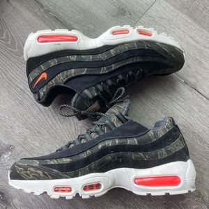 Nike x Carhartt Air Max 95 Sneakers